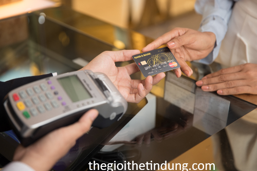 Đáo hạn rút tiền thẻ tín dụng phú nhuận máy pos